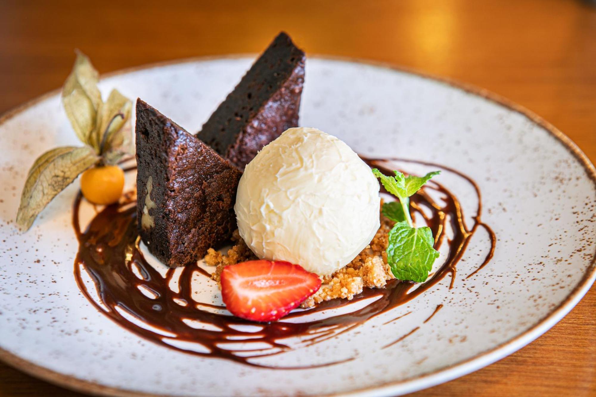 Melia Paulista Hotel São Paulo Exterior photo A chocolate brownie with ice cream